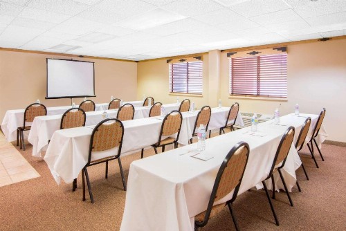 Hawthorn Suites by Wyndham Albuquerque - image 29