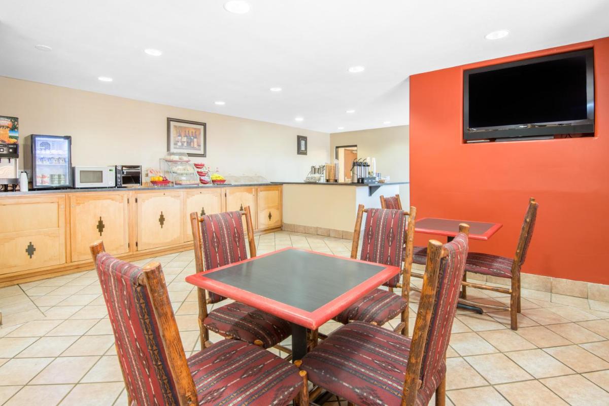 Hawthorn Suites by Wyndham Albuquerque - image 6