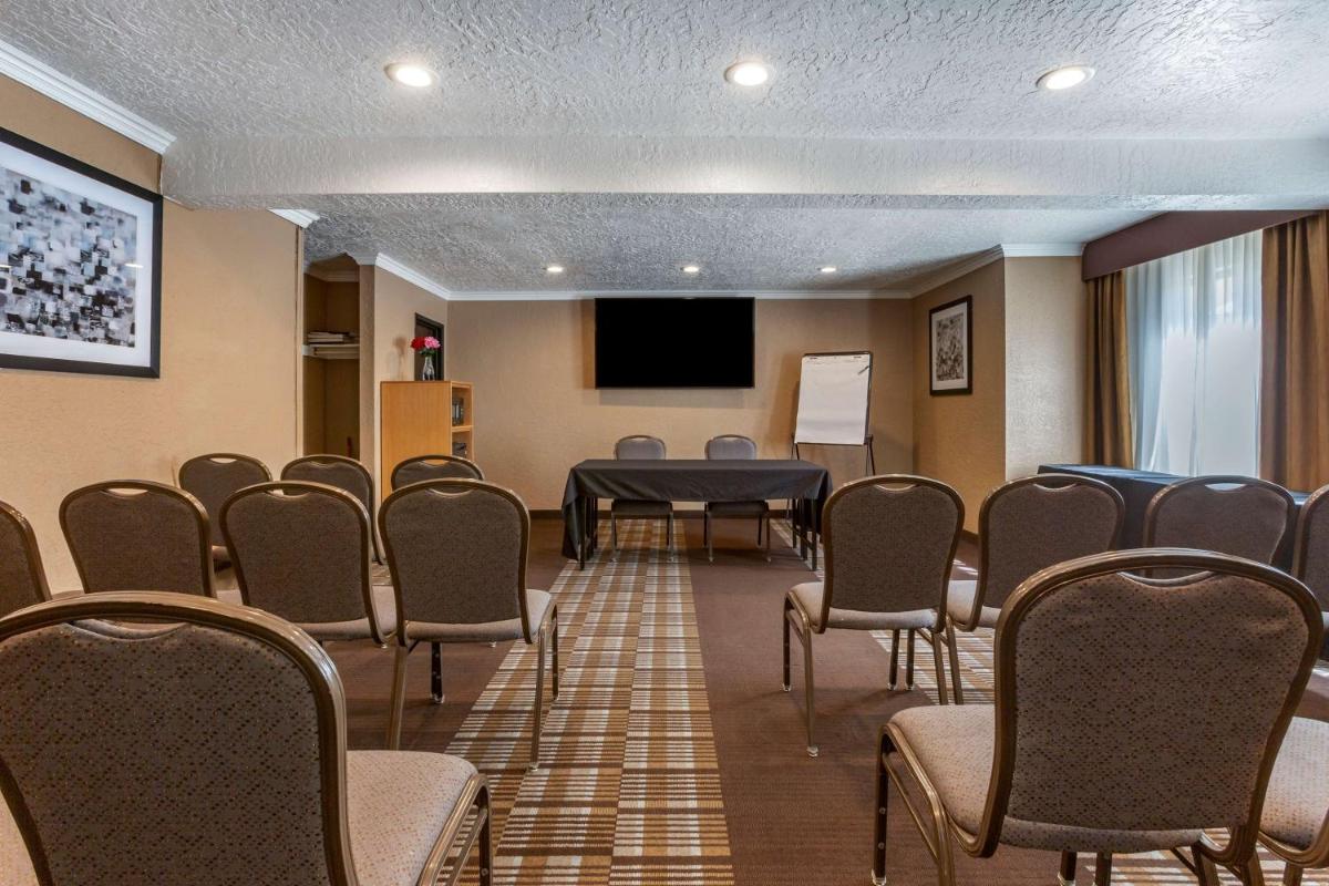 Best Western Airport Albuquerque InnSuites Hotel & Suites - image 4