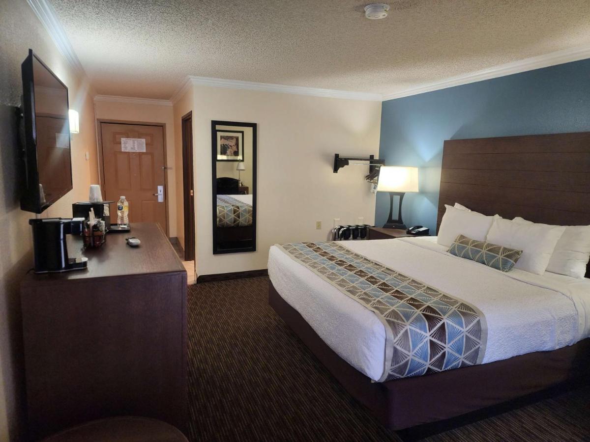 Best Western Airport Albuquerque InnSuites Hotel & Suites - image 6