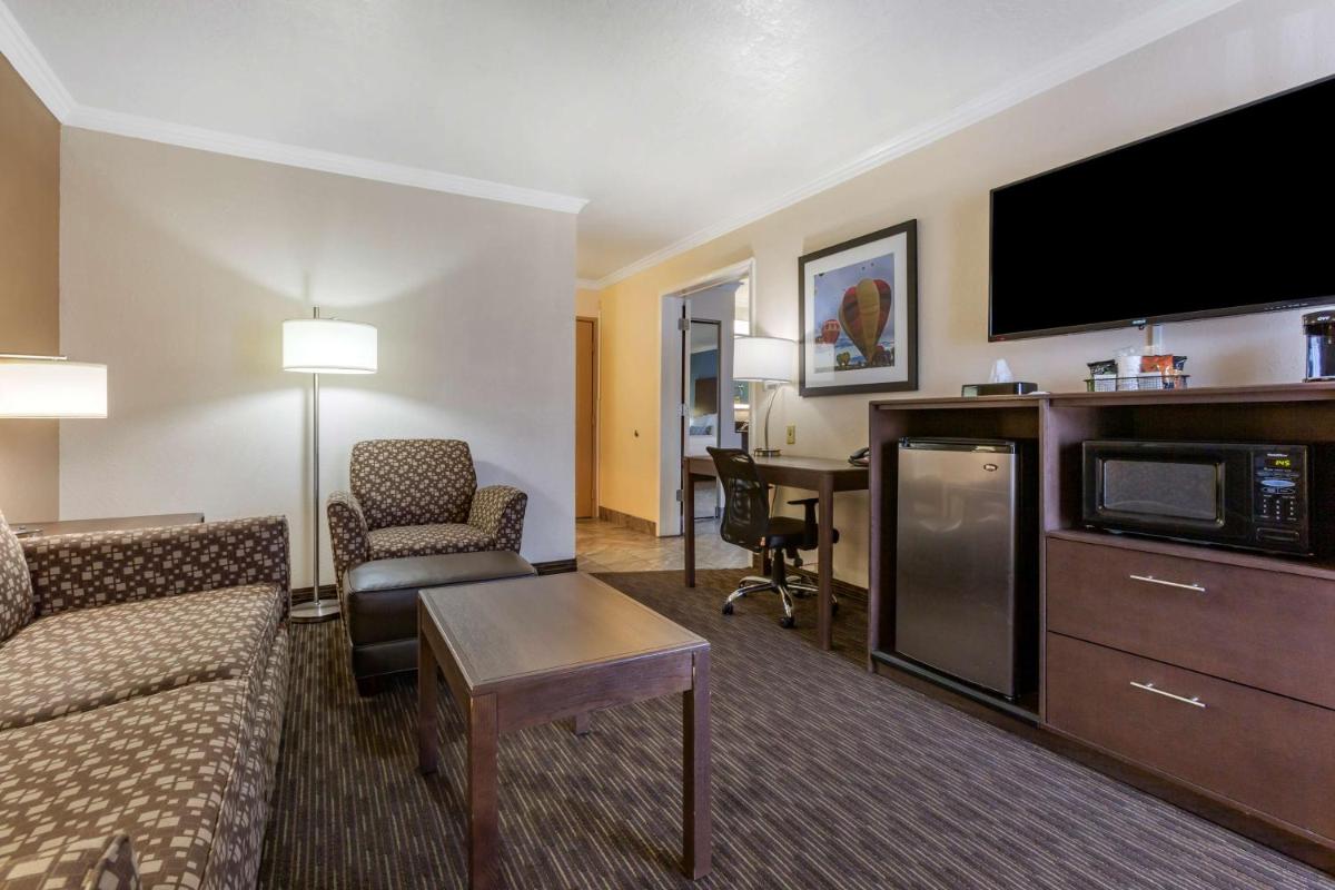 Best Western Airport Albuquerque InnSuites Hotel & Suites - image 7