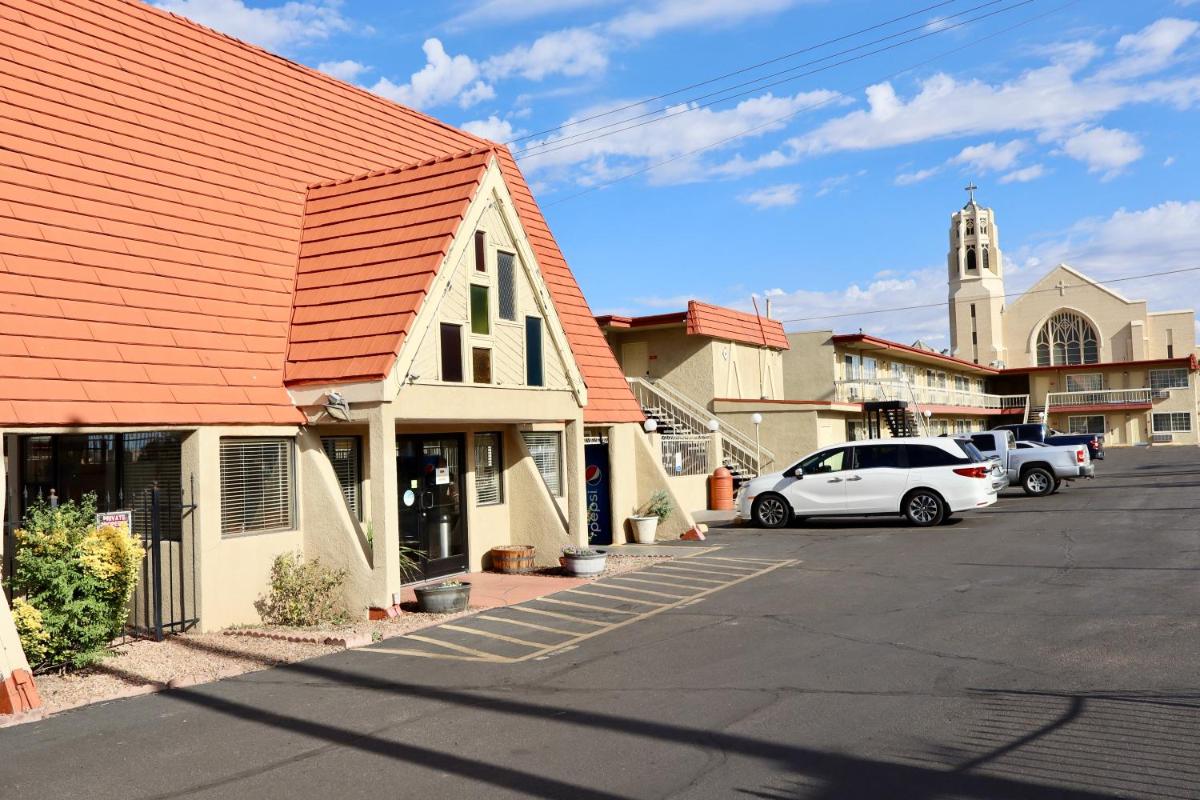 Econo Lodge Downtown Albuquerque - main image
