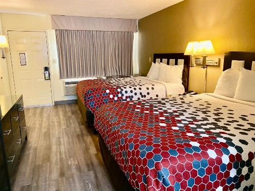 Econo Lodge Downtown Albuquerque - image 14