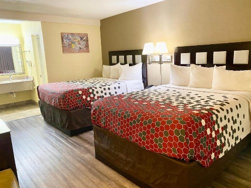 Econo Lodge Downtown Albuquerque - image 16
