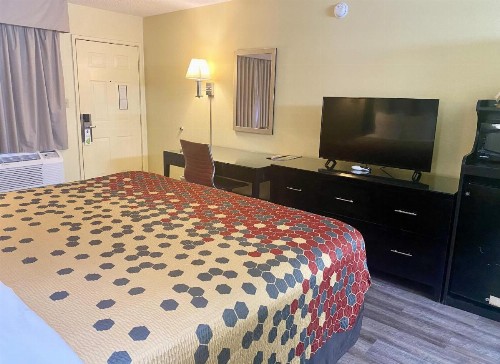 Econo Lodge Downtown Albuquerque - image 3