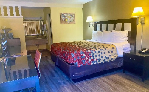 Econo Lodge Downtown Albuquerque - image 4