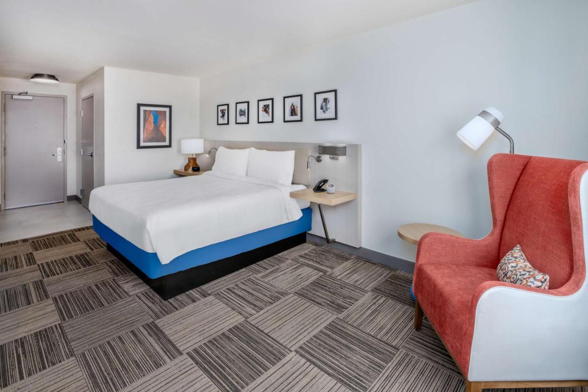 Hilton Garden Inn Albuquerque Uptown - image 2