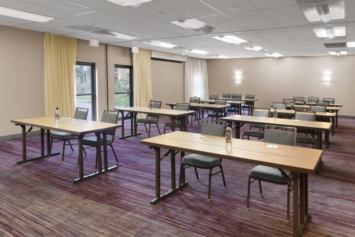 Courtyard by Marriott Albuquerque Airport - image 4