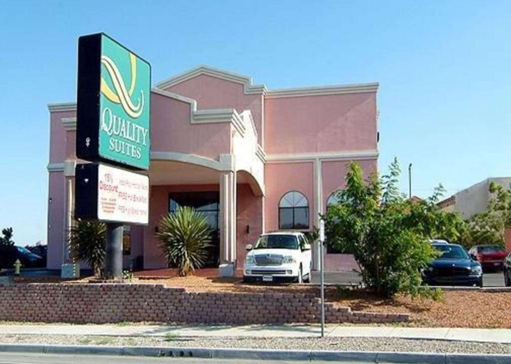 Quality Suites Albuquerque - main image