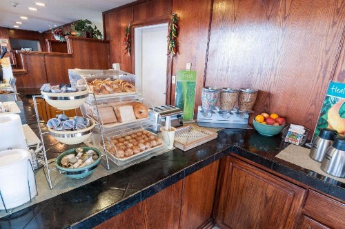 Quality Suites Albuquerque - image 15