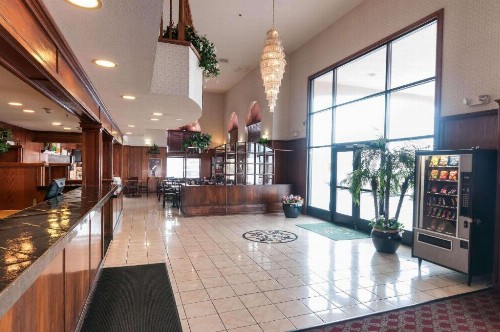 Quality Suites Albuquerque - image 2
