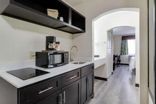 Quality Suites Albuquerque - image 20