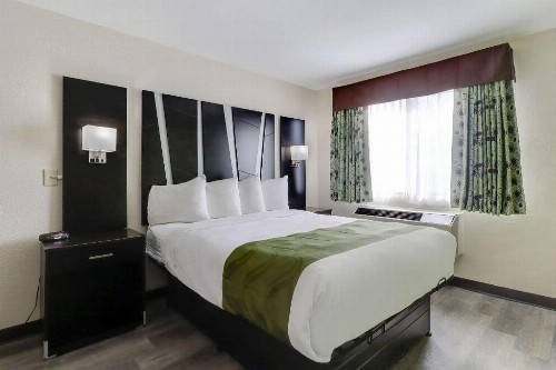 Quality Suites Albuquerque - image 25
