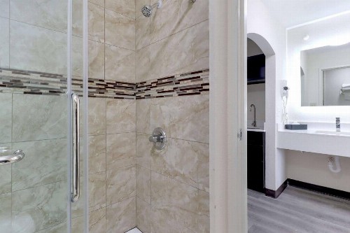 Quality Suites Albuquerque - image 26