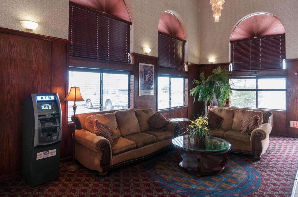Quality Suites Albuquerque - image 4
