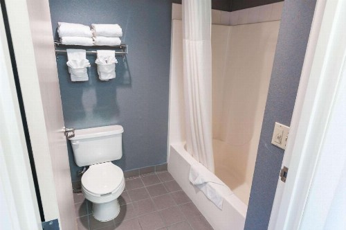 Quality Suites Albuquerque - image 43