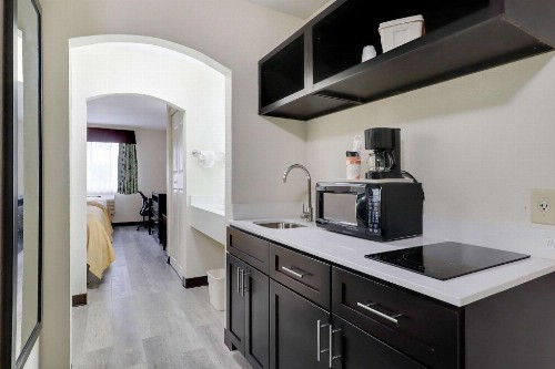 Quality Suites Albuquerque - image 46