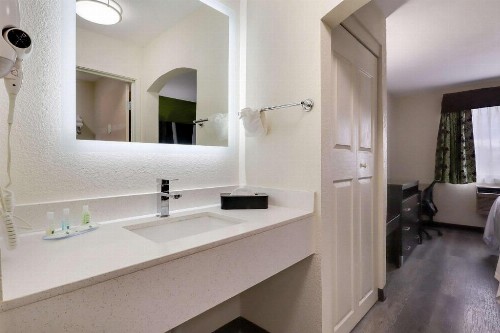 Quality Suites Albuquerque - image 47