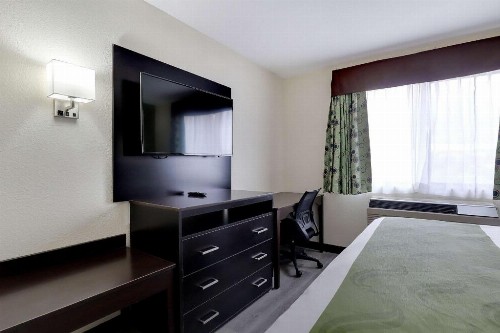 Quality Suites Albuquerque - image 49