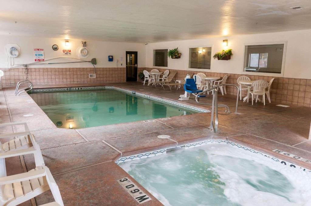 Quality Suites Albuquerque - image 7