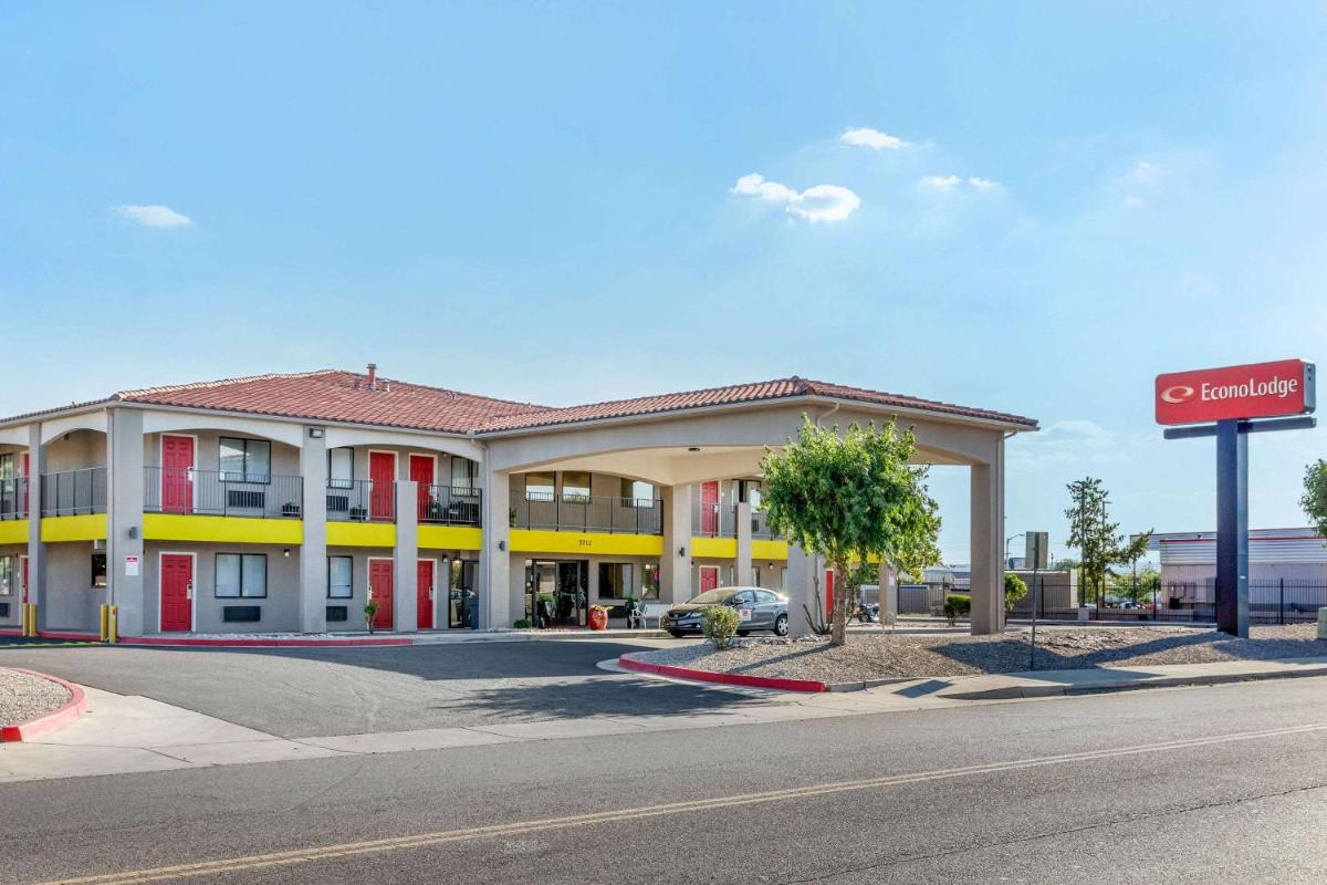 Econo Lodge West Albuquerque - main image