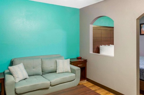 Econo Lodge West Albuquerque - image 11