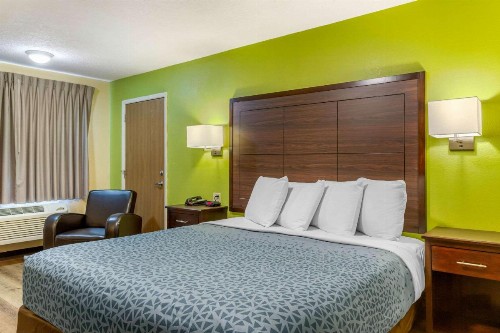 Econo Lodge West Albuquerque - image 15