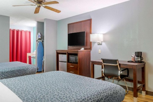 Econo Lodge West Albuquerque - image 19