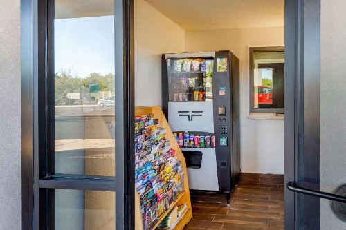 Econo Lodge West Albuquerque - image 2