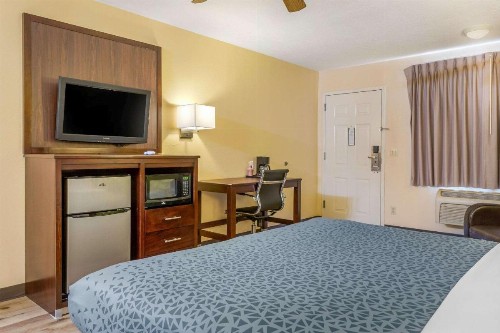 Econo Lodge West Albuquerque - image 27