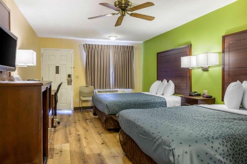 Econo Lodge West Albuquerque - image 28