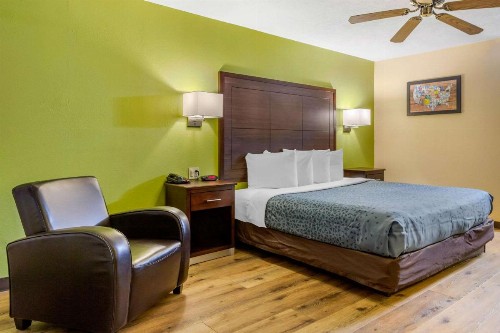 Econo Lodge West Albuquerque - image 34
