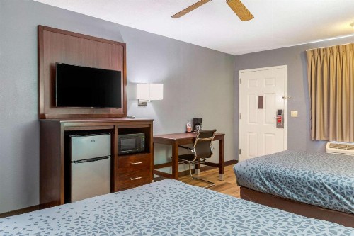 Econo Lodge West Albuquerque - image 36