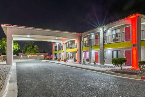 Econo Lodge West Albuquerque - image 41
