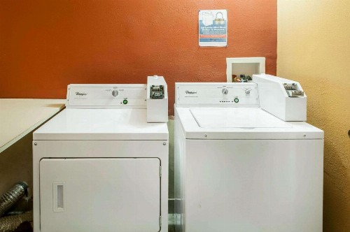 Econo Lodge West Albuquerque - image 43