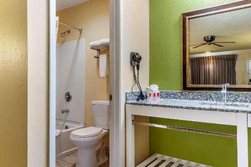 Econo Lodge West Albuquerque - image 6