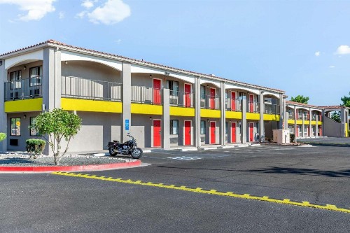 Econo Lodge West Albuquerque - image 8