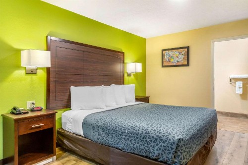 Econo Lodge West Albuquerque - image 9