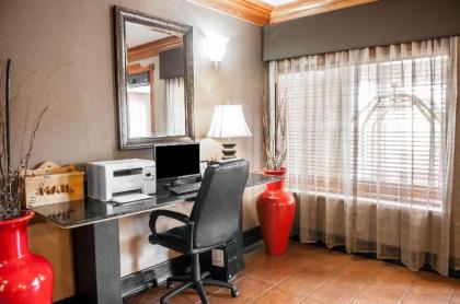 Comfort Suites Albuquerque - image 6