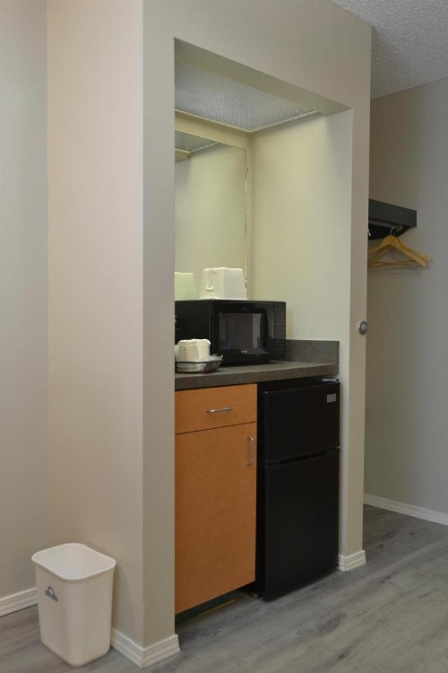 Days Inn & Suites by Wyndham Airport Albuquerque - image 12