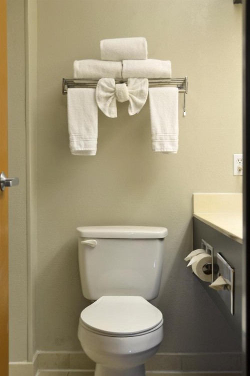 Days Inn & Suites by Wyndham Airport Albuquerque - image 18