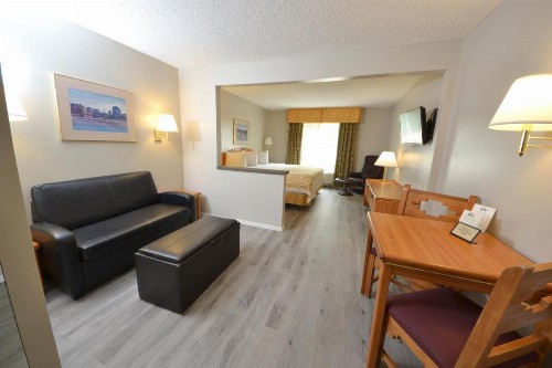 Days Inn & Suites by Wyndham Airport Albuquerque - image 22