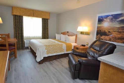 Days Inn & Suites by Wyndham Airport Albuquerque - image 24