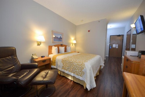 Days Inn & Suites by Wyndham Airport Albuquerque - image 26