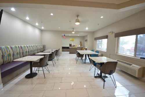 Days Inn & Suites by Wyndham Airport Albuquerque - image 27