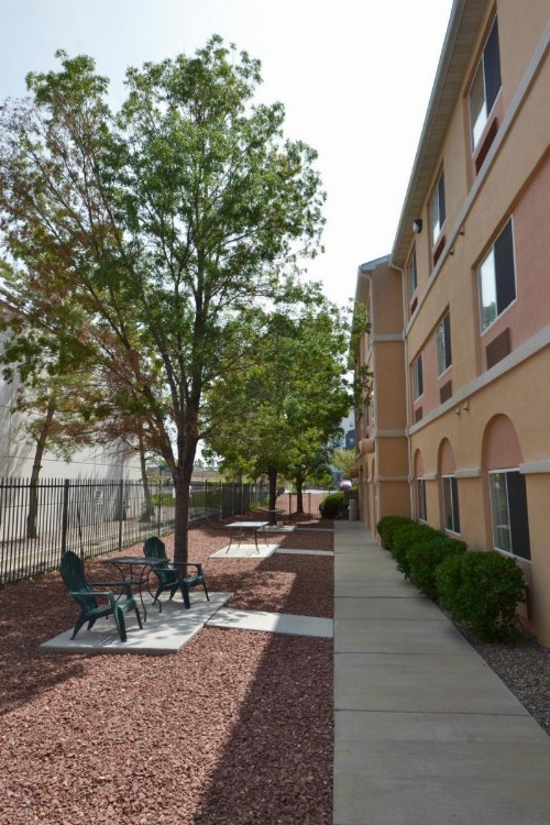 Days Inn & Suites by Wyndham Airport Albuquerque - image 30