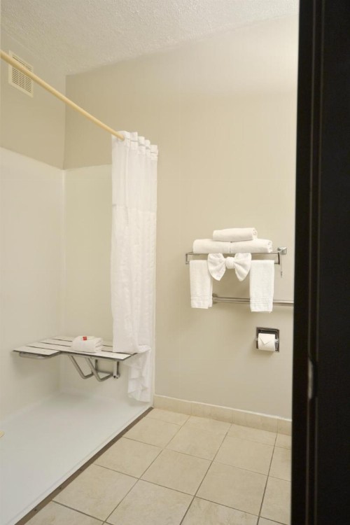 Days Inn & Suites by Wyndham Airport Albuquerque - image 32
