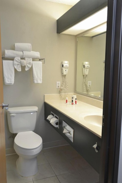 Days Inn & Suites by Wyndham Airport Albuquerque - image 35