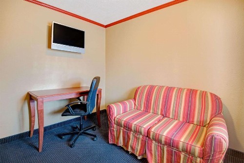 Days Inn by Wyndham Albuquerque Downtown - image 9
