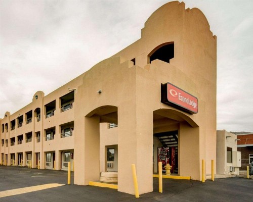 Econo Lodge East - image 11